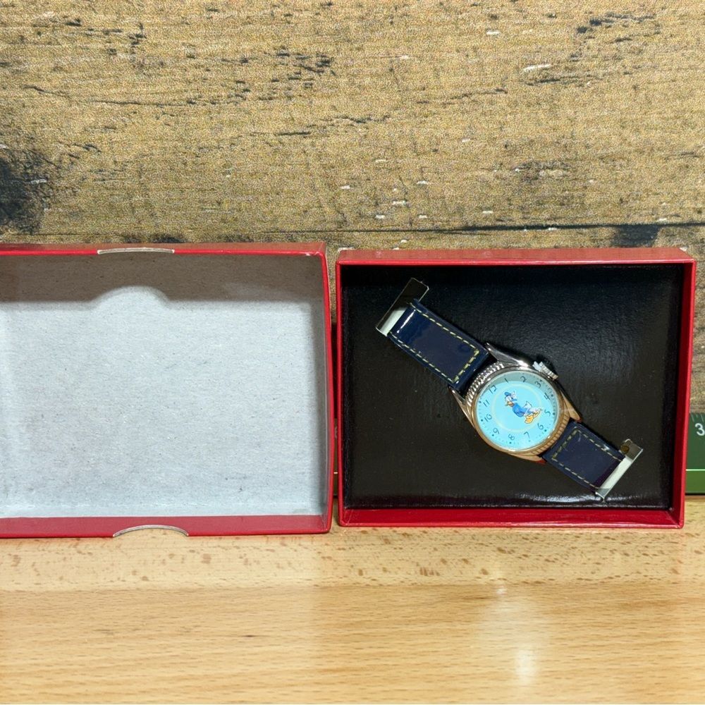 Ingersoll Donald Duck Character Watch Certificate - Picture 7 of 13